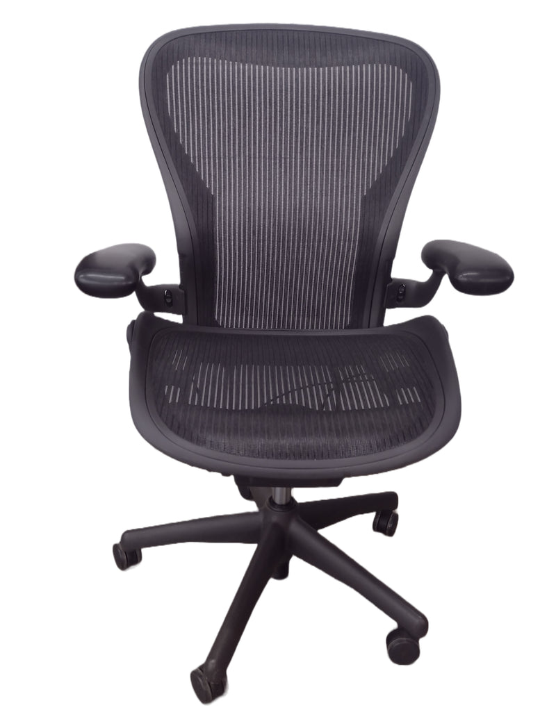Pre-Owned Herman Miller Aeron Swivel Chair Size C - Black