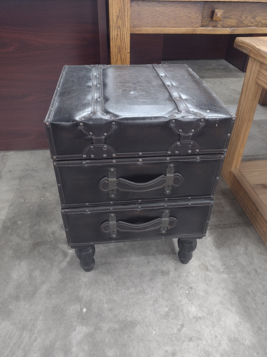 Pre-Owned Faux Leather End Table