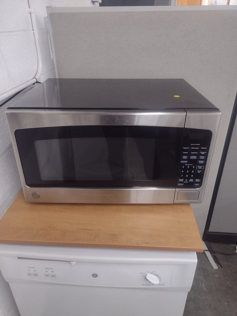 GE (JES2051SN4SS) 1,200 W Countertop Microwave Oven