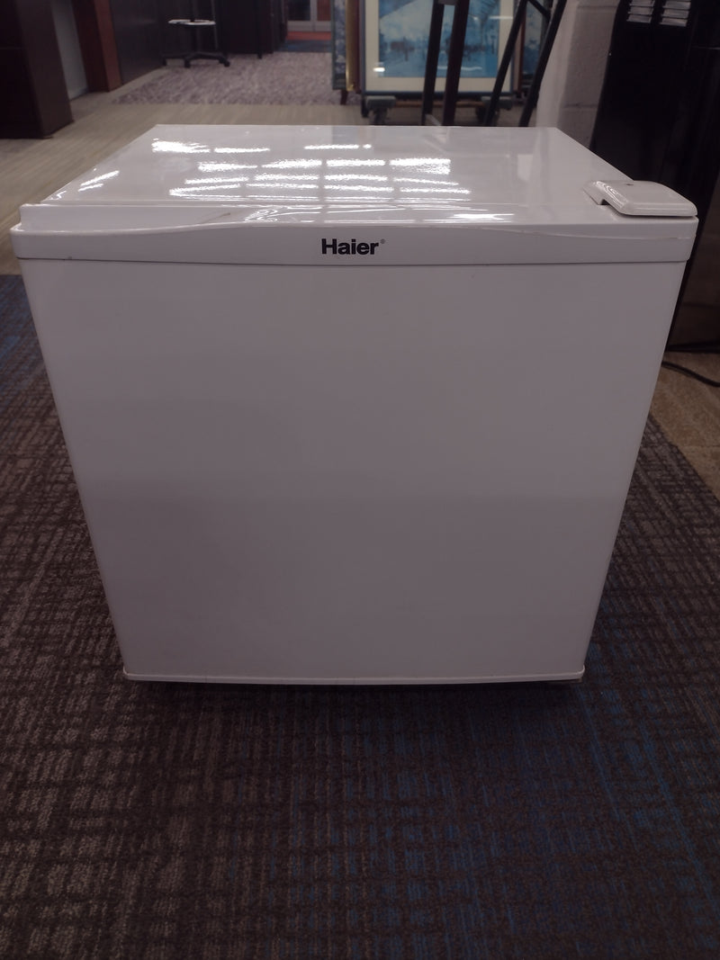 Haier HSB02 Undercounter Compact Mini Refrigerator 115 V 60 Hz 1.5 A