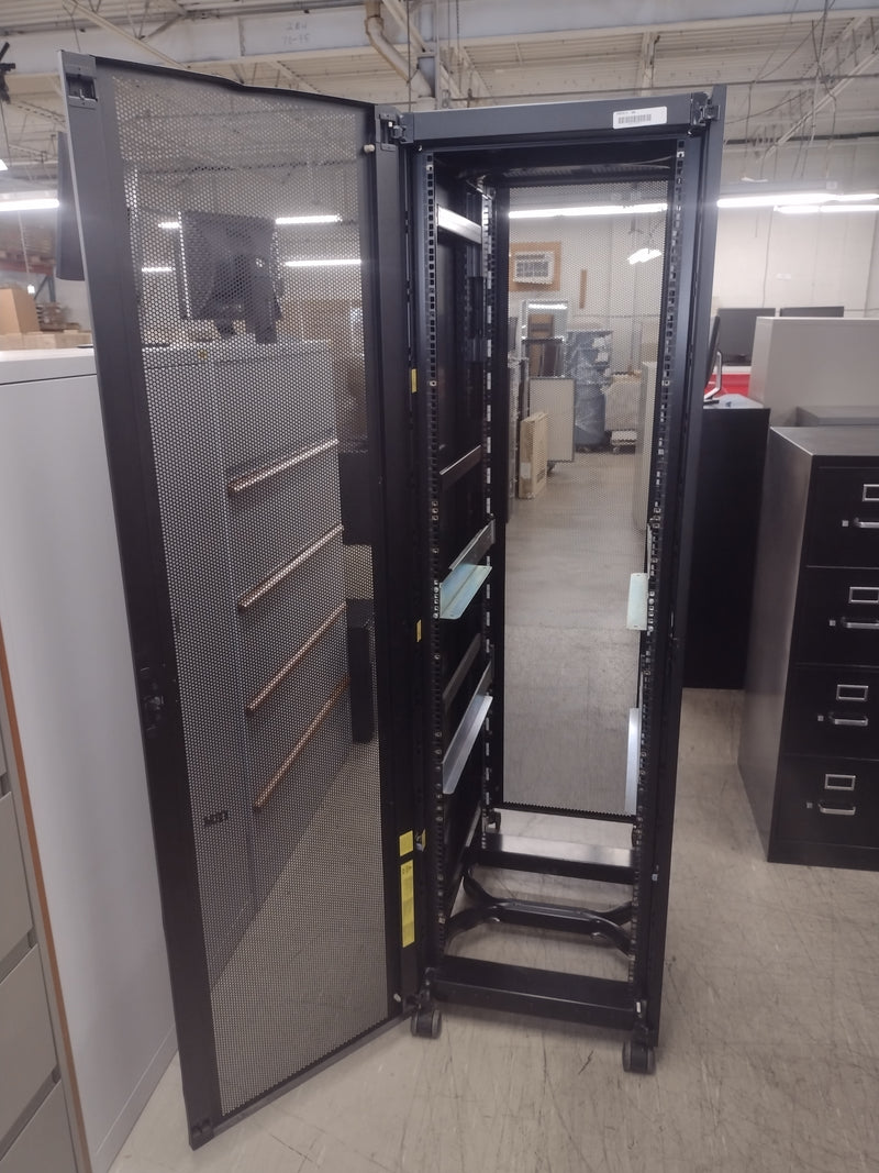 IBM NetBay 42 19" Server Rack Cabinet Type 9306 Model 420 42U (w/ two rail kits)