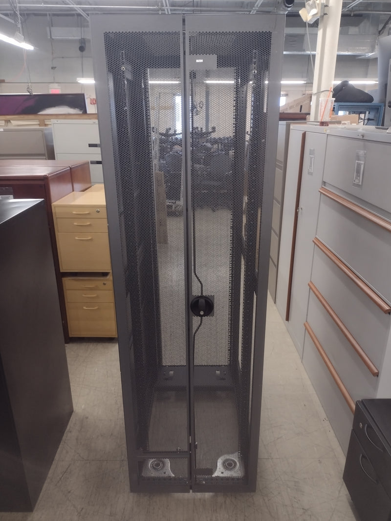 HP 10642G2 42U Server Rack 383573-001 19" wide rackmount (no rail kits or PDUs)