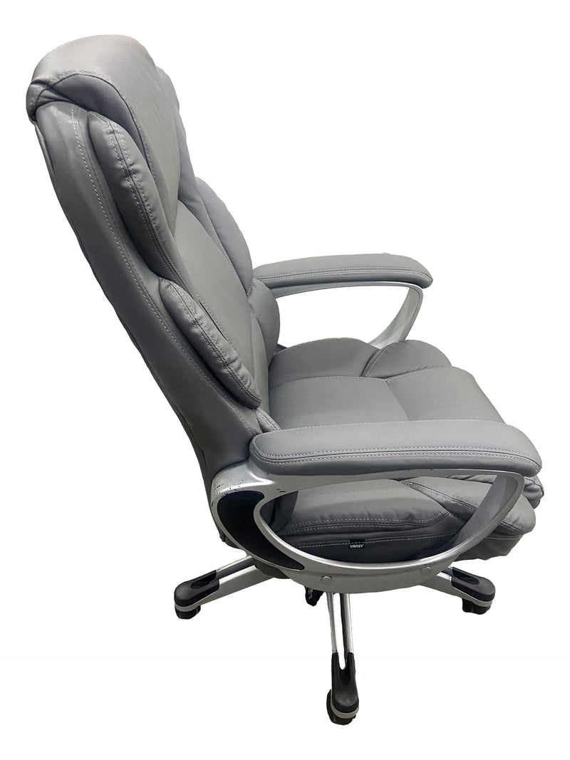 Pre-Owned Staples Executive Swivel Chair