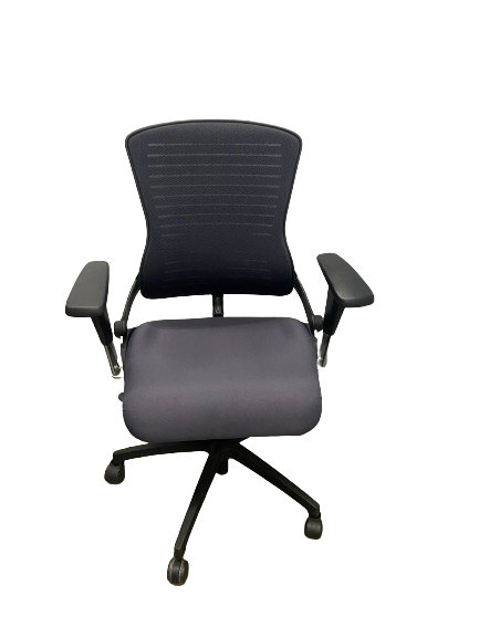 Pre-Owned Swivel Chair by OM5
