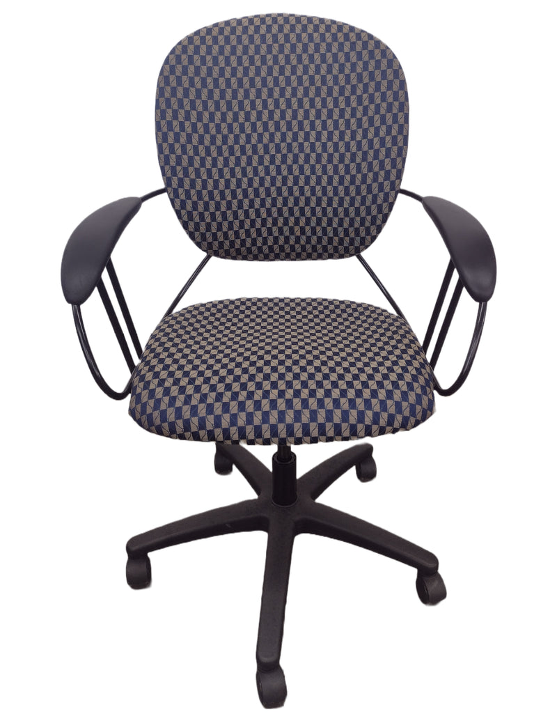 Pre-Owned Steelcase Uno Swivel Chair - Extreme Comfort in a Variety of Fabrics