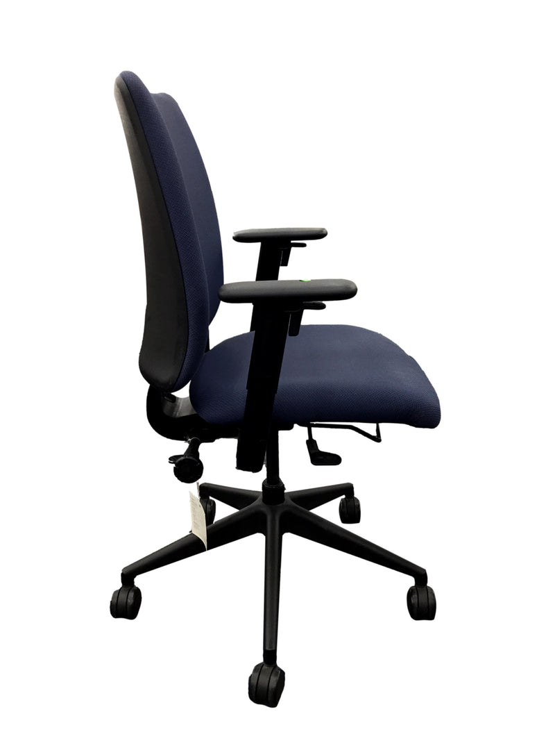 Pre-Owned Steelcase Crew Chair - Blue Fabric