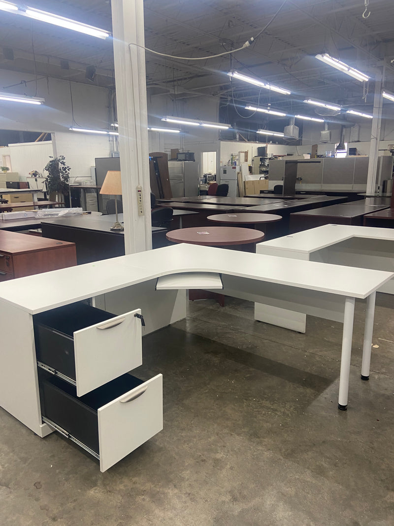 Pre-Owned L-Shape Desk - White